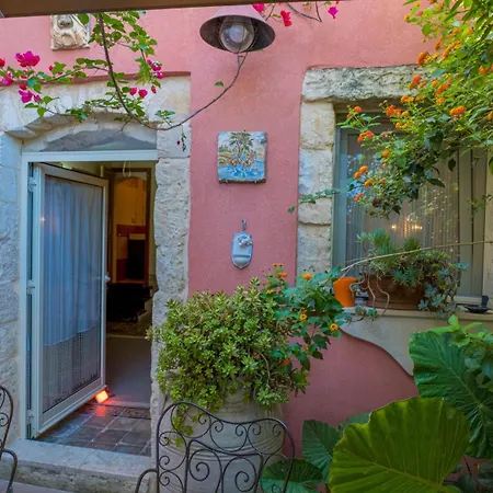 Oda ve Kahvaltı Il Cortiletto 3*